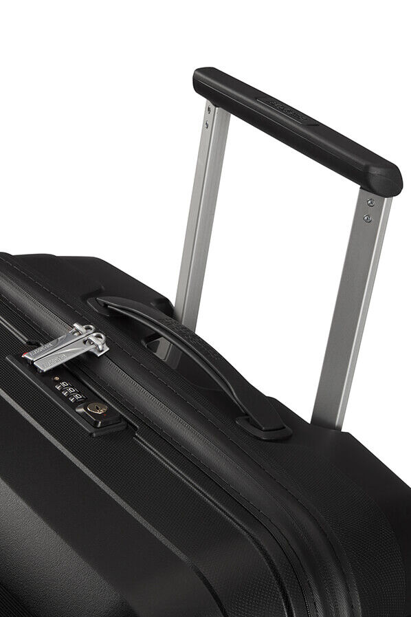 American Tourister Airconic Spinner 67/24 Tsa 67cm  Onyx Black American Tourister Airconic Spinner 67/24 Tsa 67cm  Onyx Black