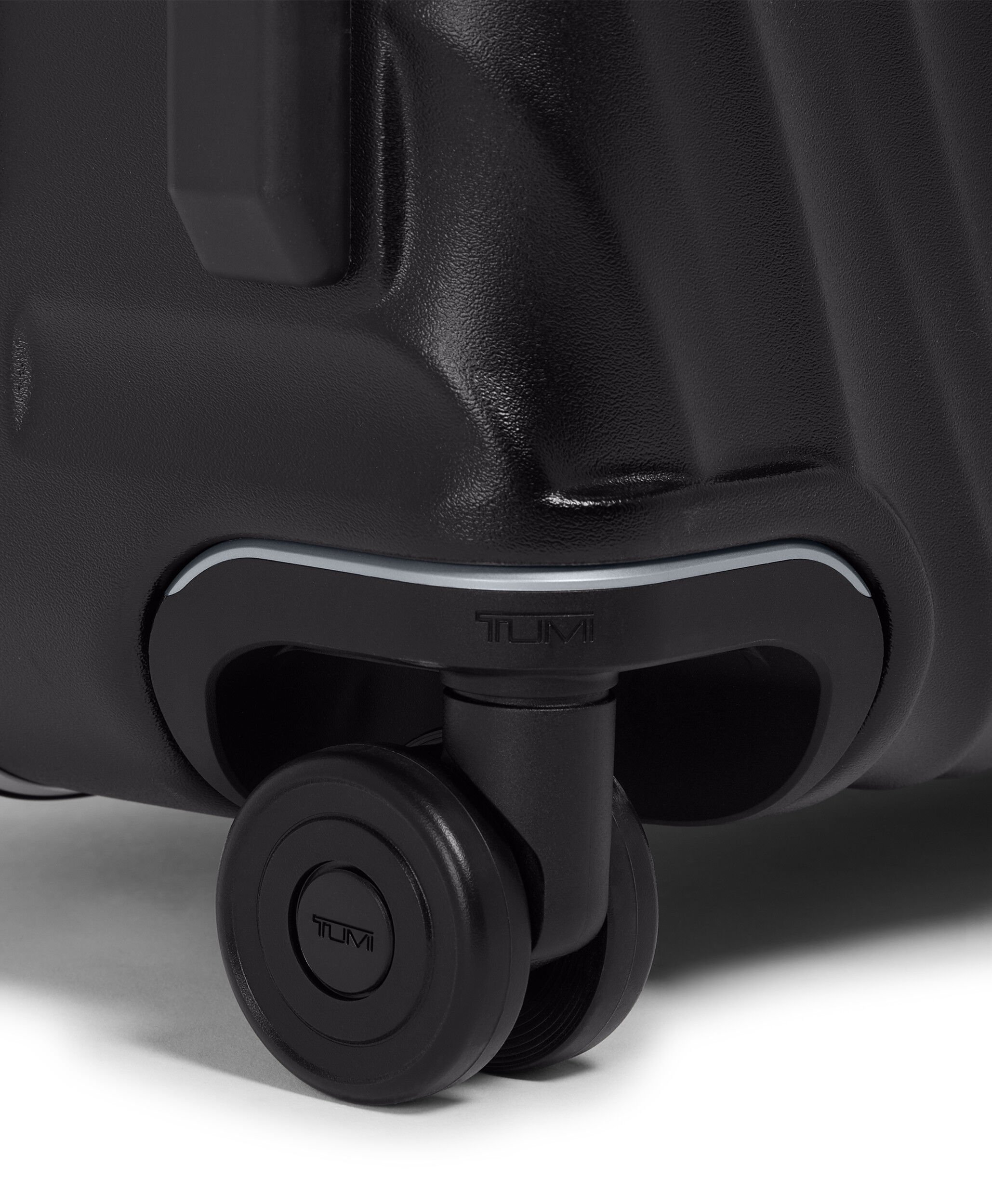 19 Degree Frame Checked Luggage 76cm
